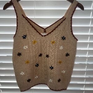 CABLE KNIT BEIGE SWEATER TANK TOP WITH SCATTERED YELLOW NAVY BROWN WHITE FLOWERS